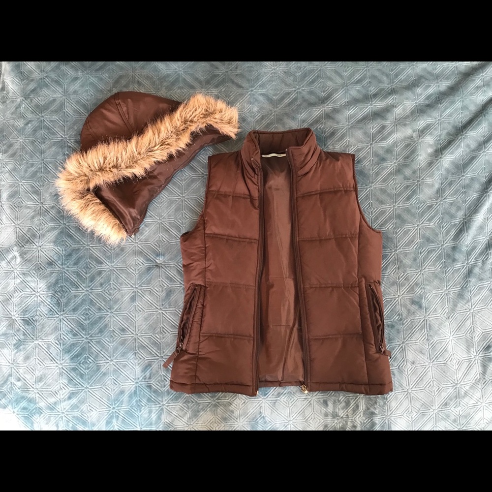 Maurice’s puffy vest with detachable faux fur hood